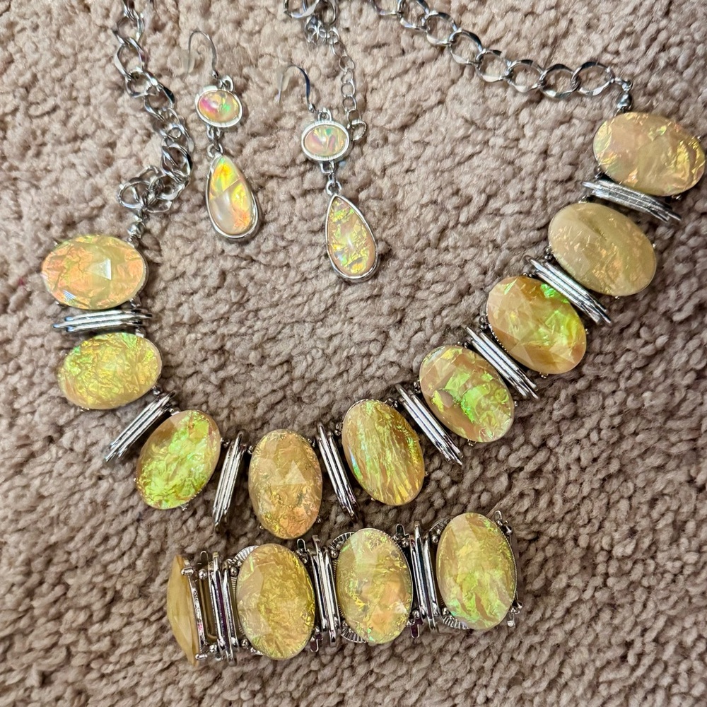 Elegant Opal Jewelry Set in Silver